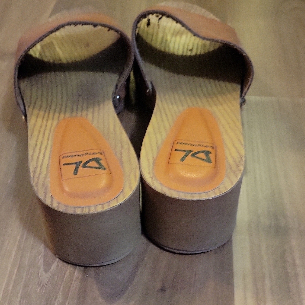 Dirty Laundry Tan Leather Sandals - Picture 3 of 6